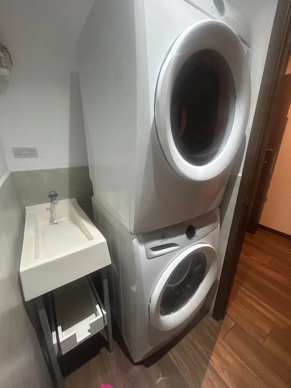 Se Alquila Apto. Edificio Casa Acueducto, Zona 10. Nivel Alto. — Apartamento en Alquiler en Casa Acueducto, Zona 10, Guatemala, Ciudad — foto 17 de 17