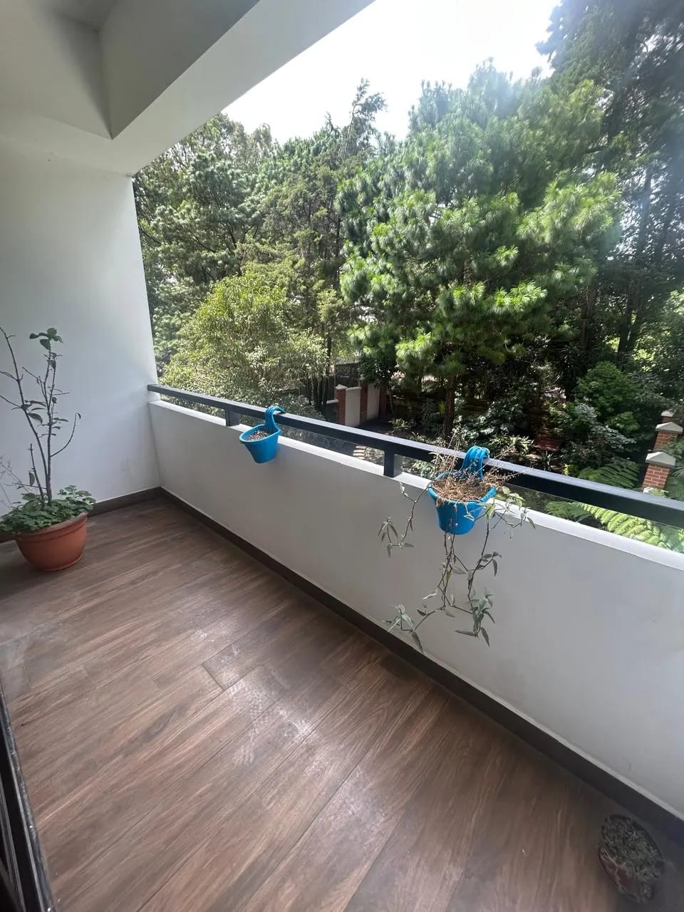 Se Alquila Apto. Edificio Casa Acueducto, Zona 10. Nivel Bajo. — Apartamento en Alquiler en Casa Acueducto, Zona 10, Guatemala, Ciudad — foto 2 de 16