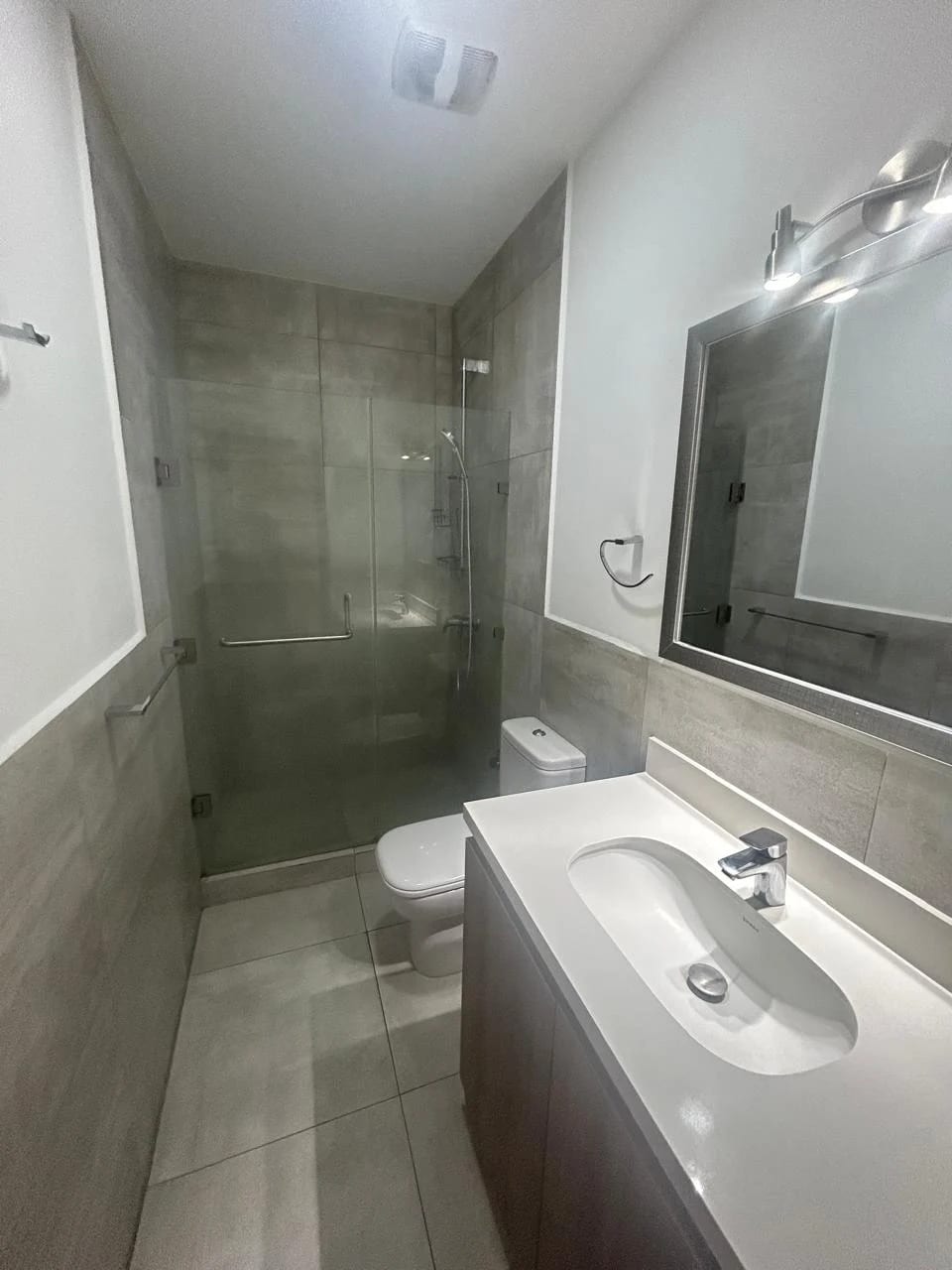 Se Alquila Apto. Edificio Casa Acueducto, Zona 10. Nivel Bajo. — Apartamento en Alquiler en Casa Acueducto, Zona 10, Guatemala, Ciudad — foto 12 de 16