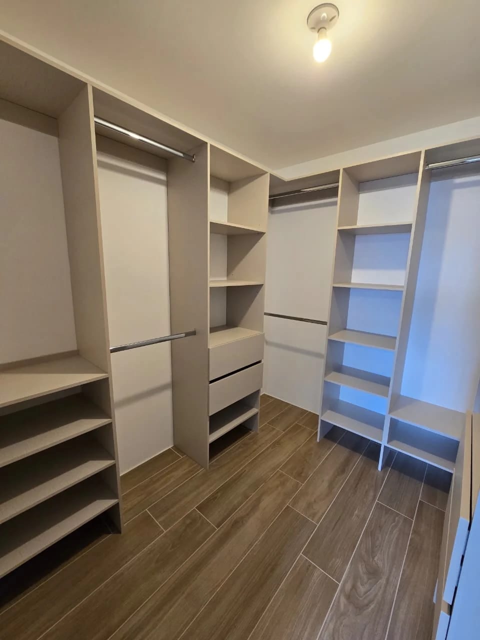Se Alquila Apto. Edificio Segheria, Zona 14. — Apartamento en Alquiler en Segheria, Zona 14, Guatemala, Ciudad — foto 9 de 13