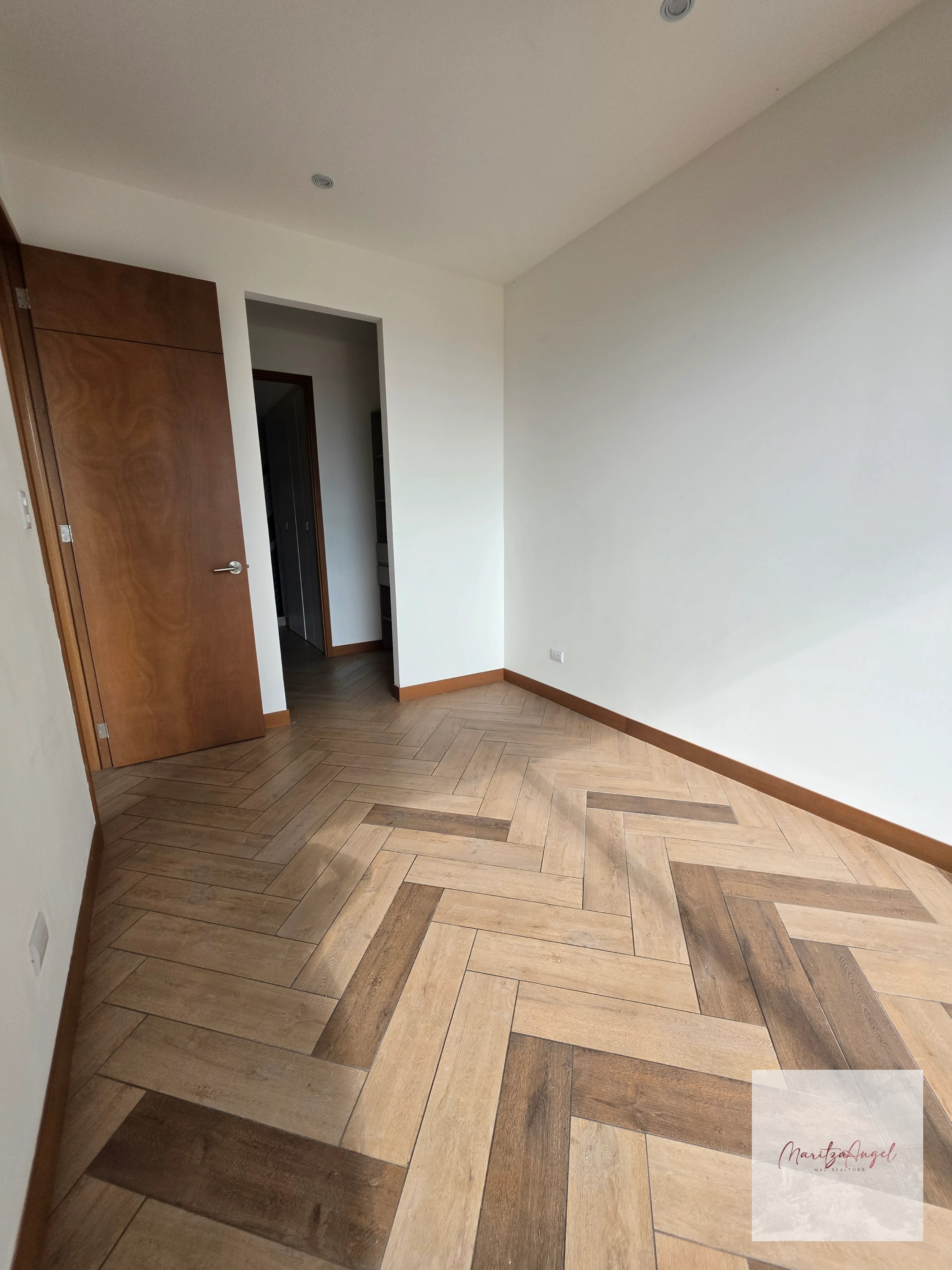 APARTAMENTO EN VENTA EN ZONA 16 — Apartamento en Venta en Kanajuyú, Zona 16, Guatemala, Ciudad — foto 11 de 15