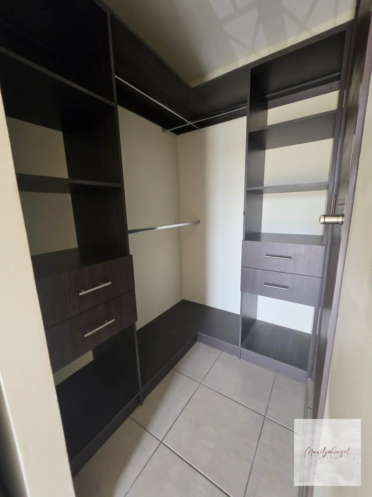 RENTA DE APARTAMENTO EN VILLAS CORUÑA. CONDADO EL NARANJO — Apartamento en Alquiler en Condado Naranjo, Zona 4 Mixco, Guatemala, Ciudad — foto 7 de 8
