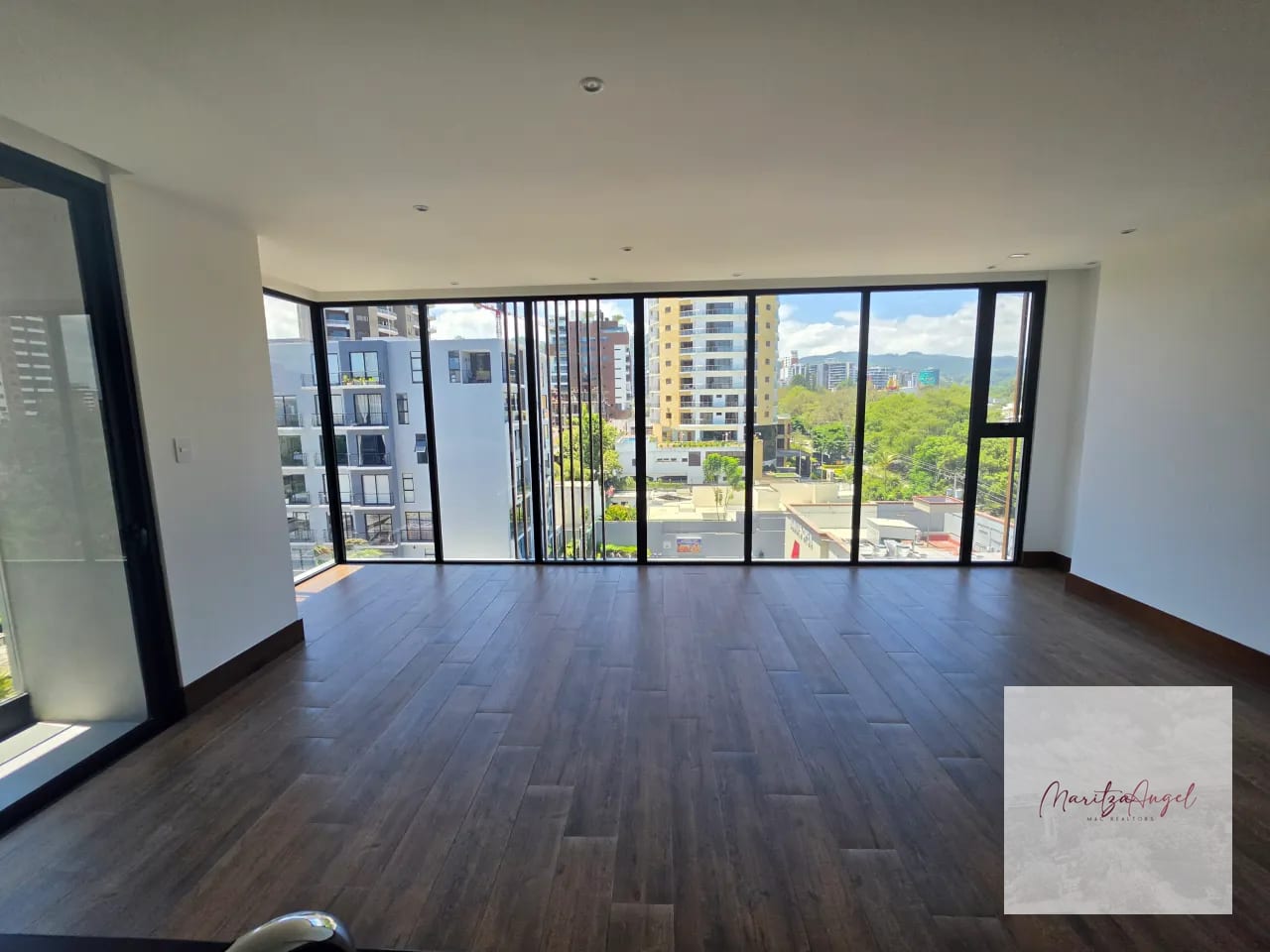 RENTA DE APARTAMENTO EN ZONA 15 EDIFICIO GAURA — Apartamento en Alquiler en Gaura, Zona 15, Guatemala, Ciudad — foto 3 de 12