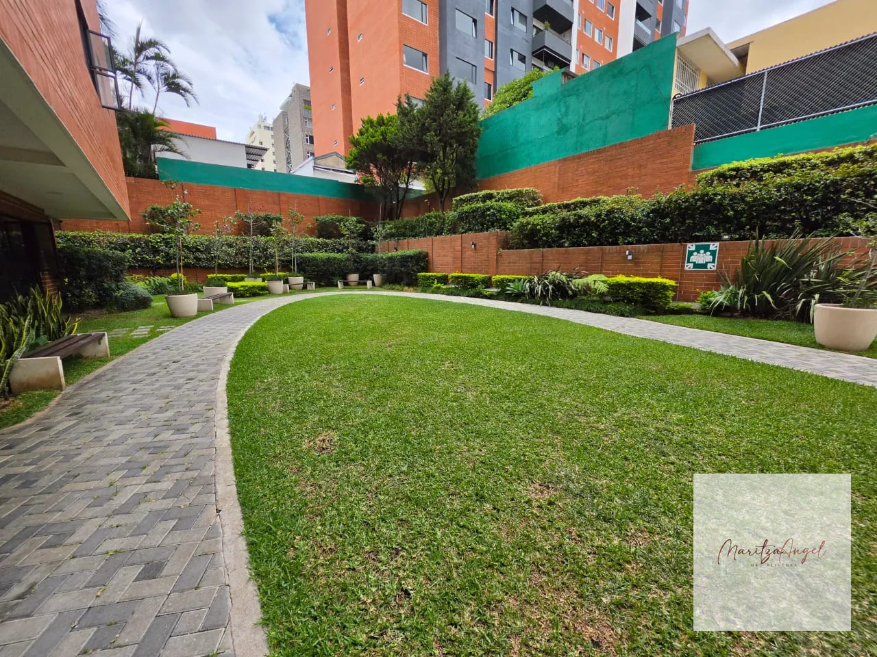 Alquiler de Apartamento Amueblado E Zona 14 — Apartamento en Alquiler en Almeira, Zona 14, Guatemala, Ciudad — foto 13 de 17