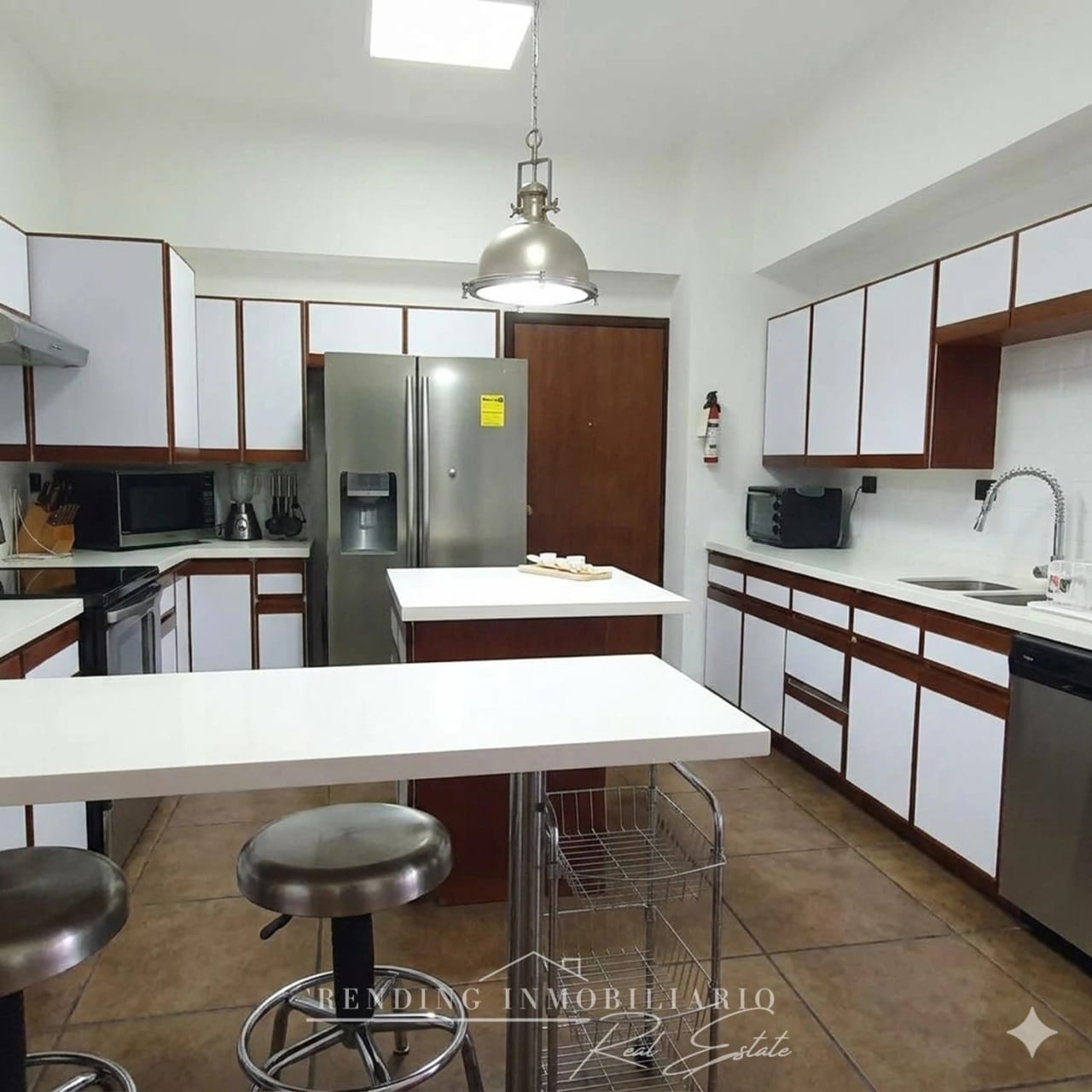 Apartamento amueblado en renta zona 14 edificio Premiere Club de 3 hab — Apartamento en Alquiler en Premiere Club, Zona 14, Guatemala, Ciudad — foto 2 de 14