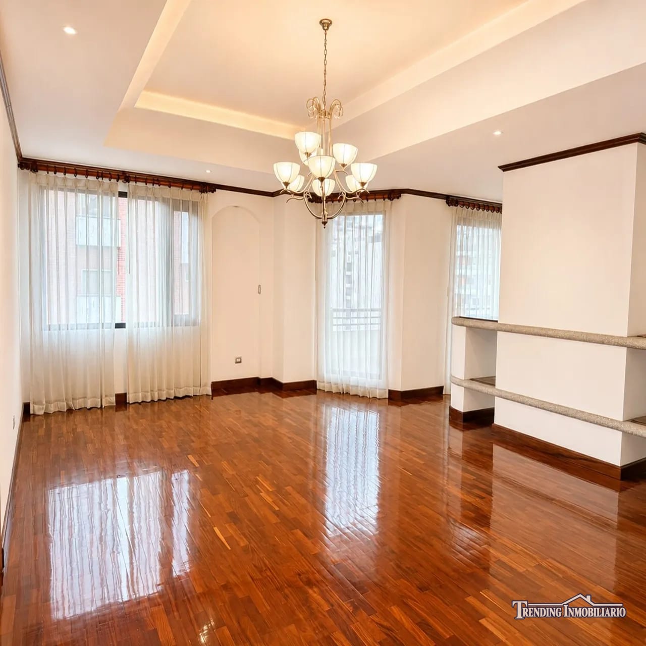 Apartamento en venta zona 10 Edificio Torre Castelar de 4 habitaciones — Apartamento en Venta en Torre Castelar, Zona 10, Guatemala, Ciudad — foto 3 de 9
