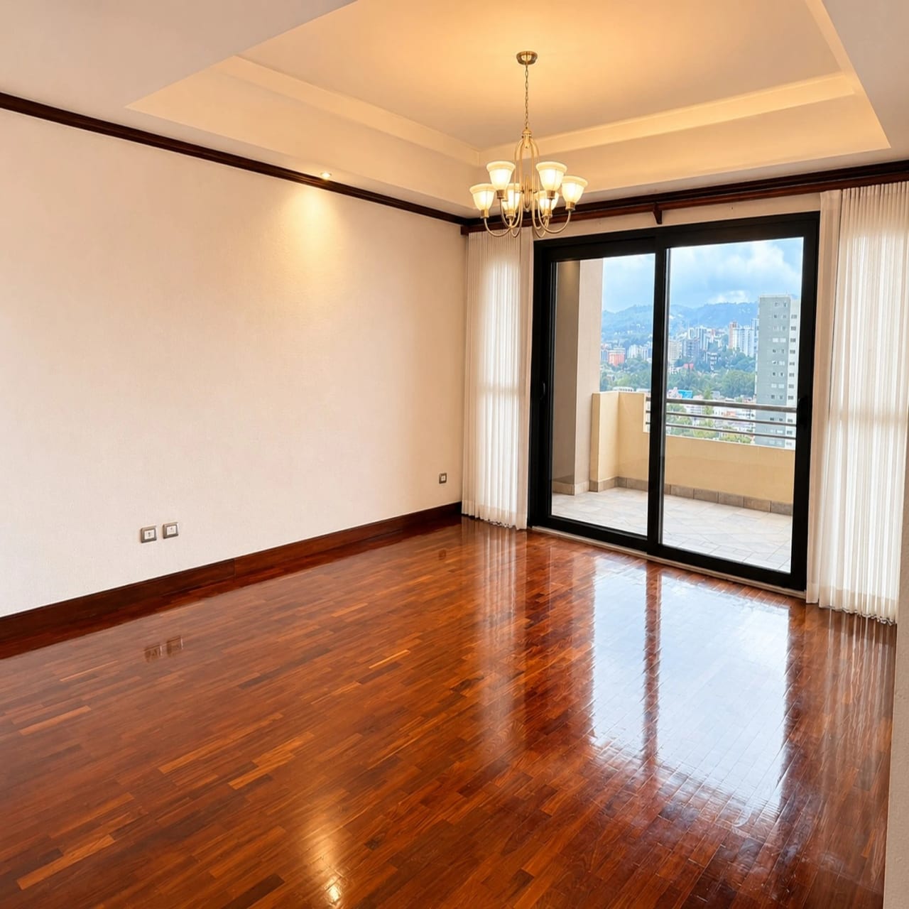 Apartamento en venta zona 10 Edificio Torre Castelar de 4 habitaciones — Apartamento en Venta en Torre Castelar, Zona 10, Guatemala, Ciudad — foto 5 de 9