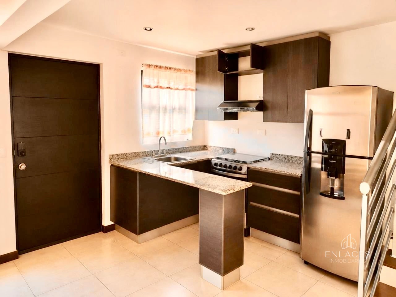 Km 20.5 CAES • Townhouse en Renta • Club Residencial Alika — Apartamento en Alquiler en Álika Club Residencial, Carretera a El Salvador, Guatemala, Ciudad — foto 1 de 11