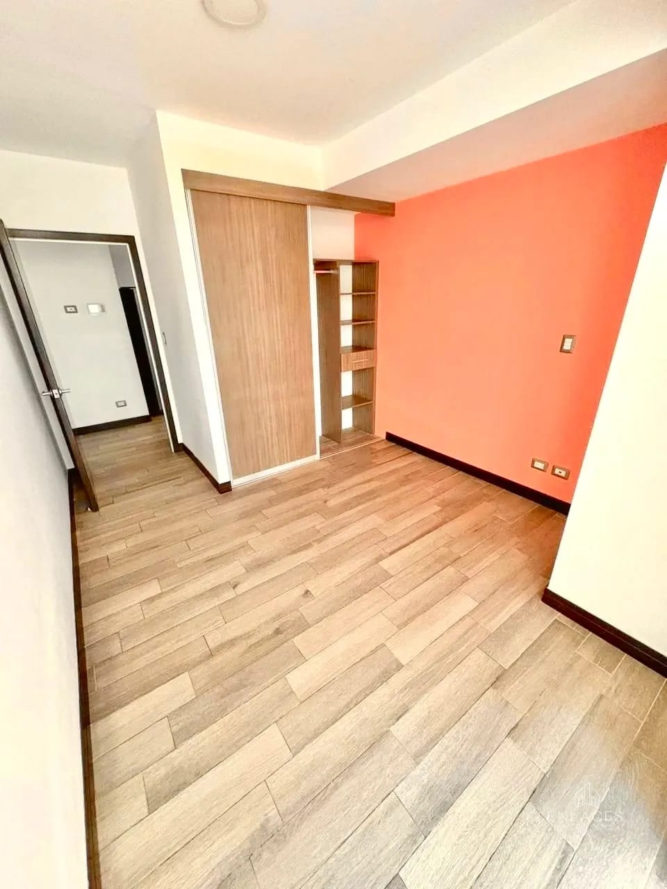 Zona 16 • Apartamento en Renta • Edificio San Isidro 20/21 — Apartamento en Alquiler en San Isidro 20/21, Zona 16, Guatemala, Ciudad — foto 8 de 11