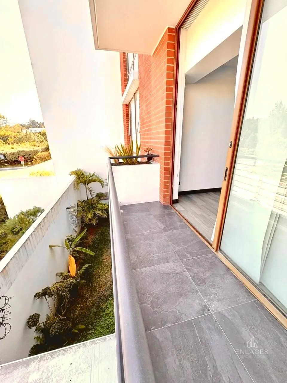 Zona 16 • Apartamento en Renta • Edificio San Isidro 20/21 — Apartamento en Alquiler en San Isidro 20/21, Zona 16, Guatemala, Ciudad — foto 4 de 11