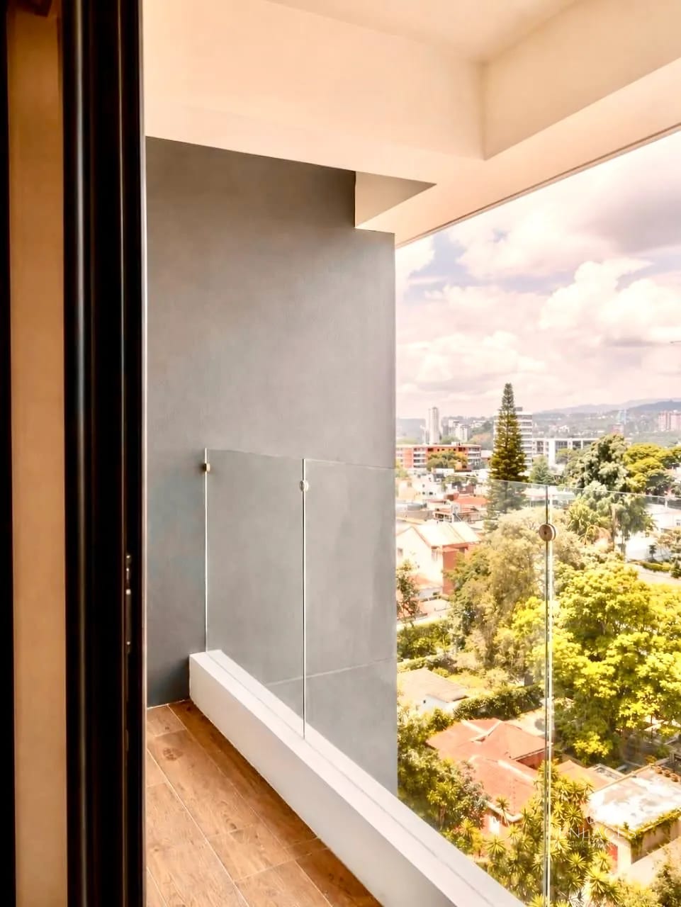 Zona 10 • Apartamento en Venta • Edificio Moretti — Apartamento en Venta en Moretti, Zona 10, Guatemala, Ciudad — foto 3 de 11