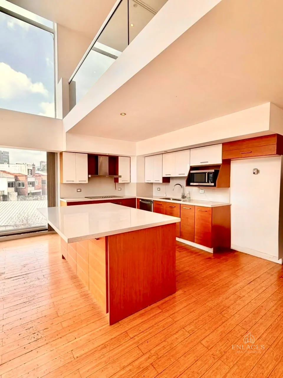 Zona 10 • Apartamento en Renta/Venta • Edificio Atrium — Apartamento en Alquiler en Atrium, Zona 10, Guatemala, Ciudad — foto 2 de 12