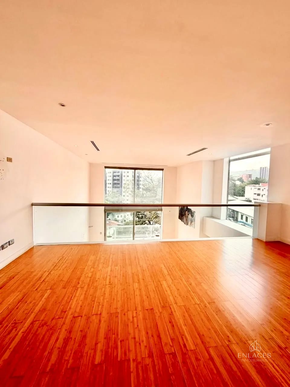 Zona 10 • Apartamento en Renta/Venta • Edificio Atrium — Apartamento en Alquiler en Atrium, Zona 10, Guatemala, Ciudad — foto 4 de 12
