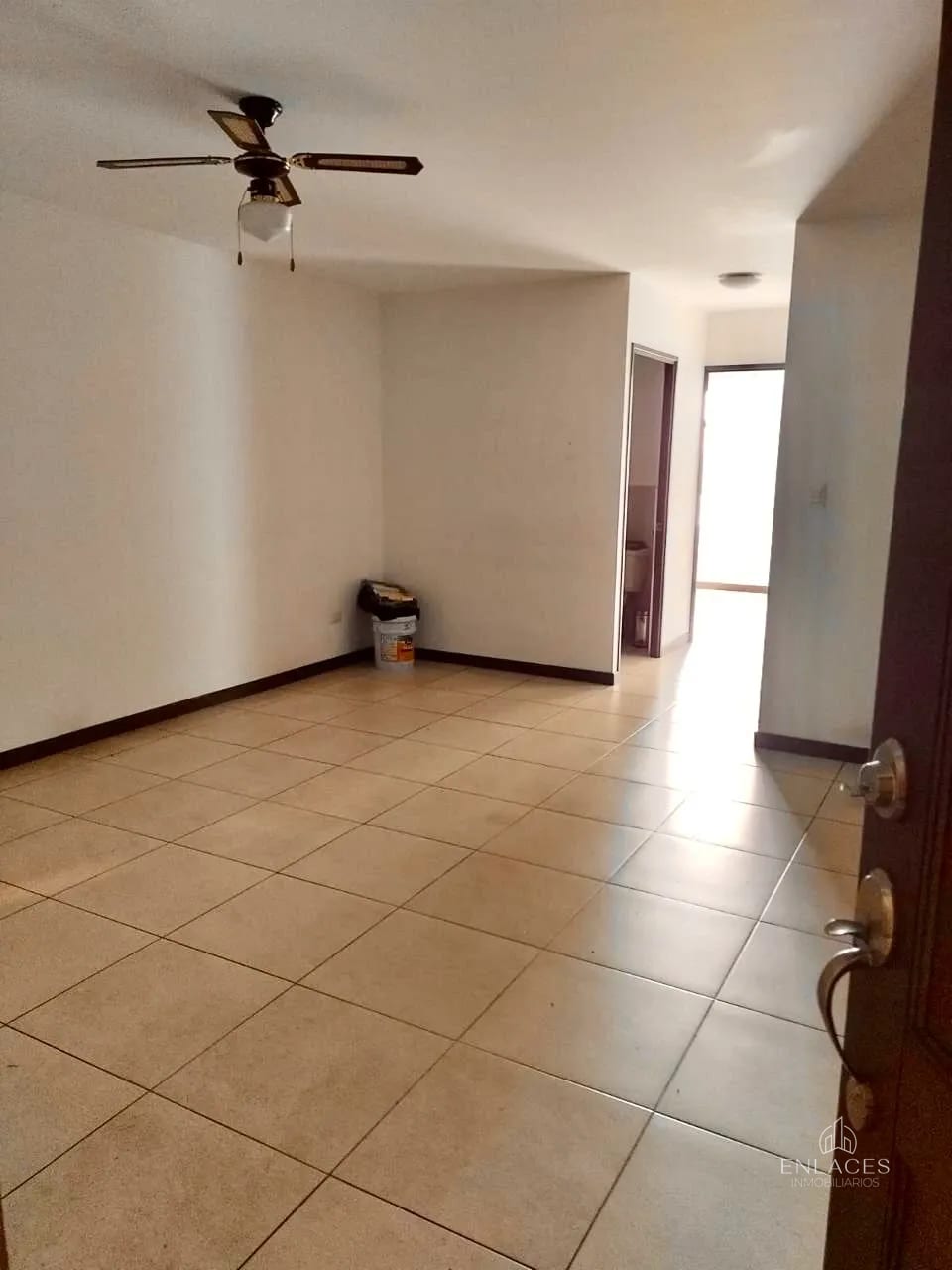 Zona 11 • Apartamento en Renta • Santa María Las Charcas — Apartamento en Alquiler en Santa María de Las Charcas, Zona 11, Guatemala, Ciudad — foto 5 de 15