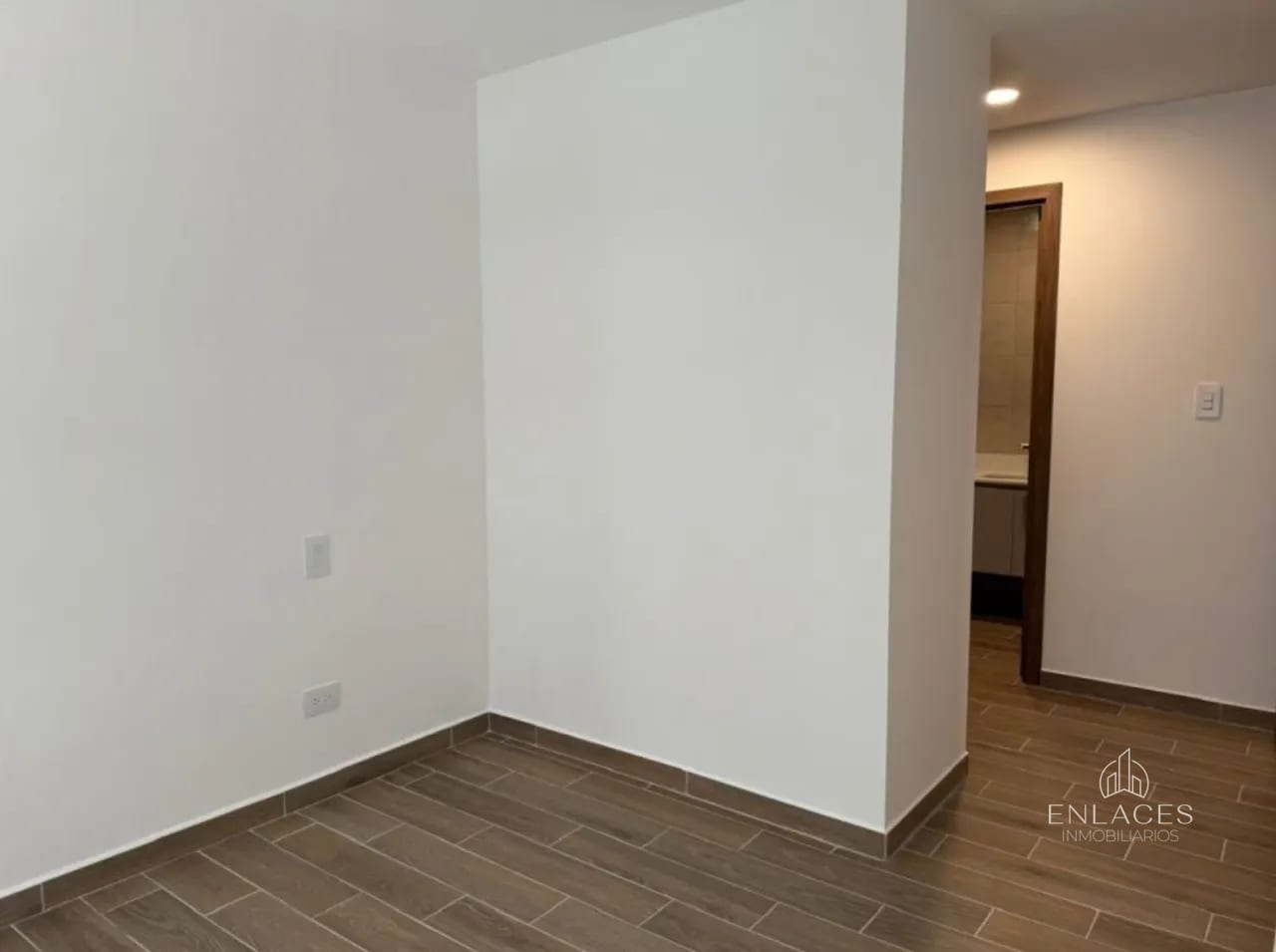 Zona 14 • Apartamento en Renta • Edificio Parque 14 — Apartamento en Alquiler en Parque 14, Zona 14, Guatemala, Ciudad — foto 4 de 11