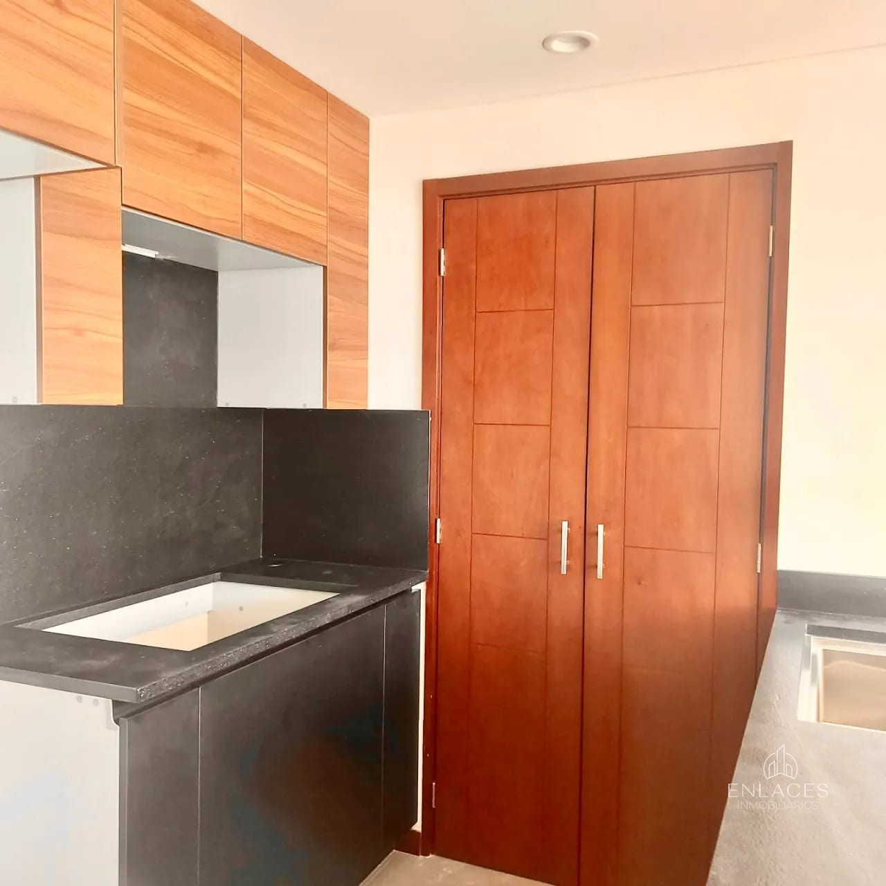 Zona 14 • Apartamento en Venta • Edificio Reserva 5ta. Avenida — Apartamento en Venta en Zona 14, Guatemala, Ciudad — foto 2 de 17
