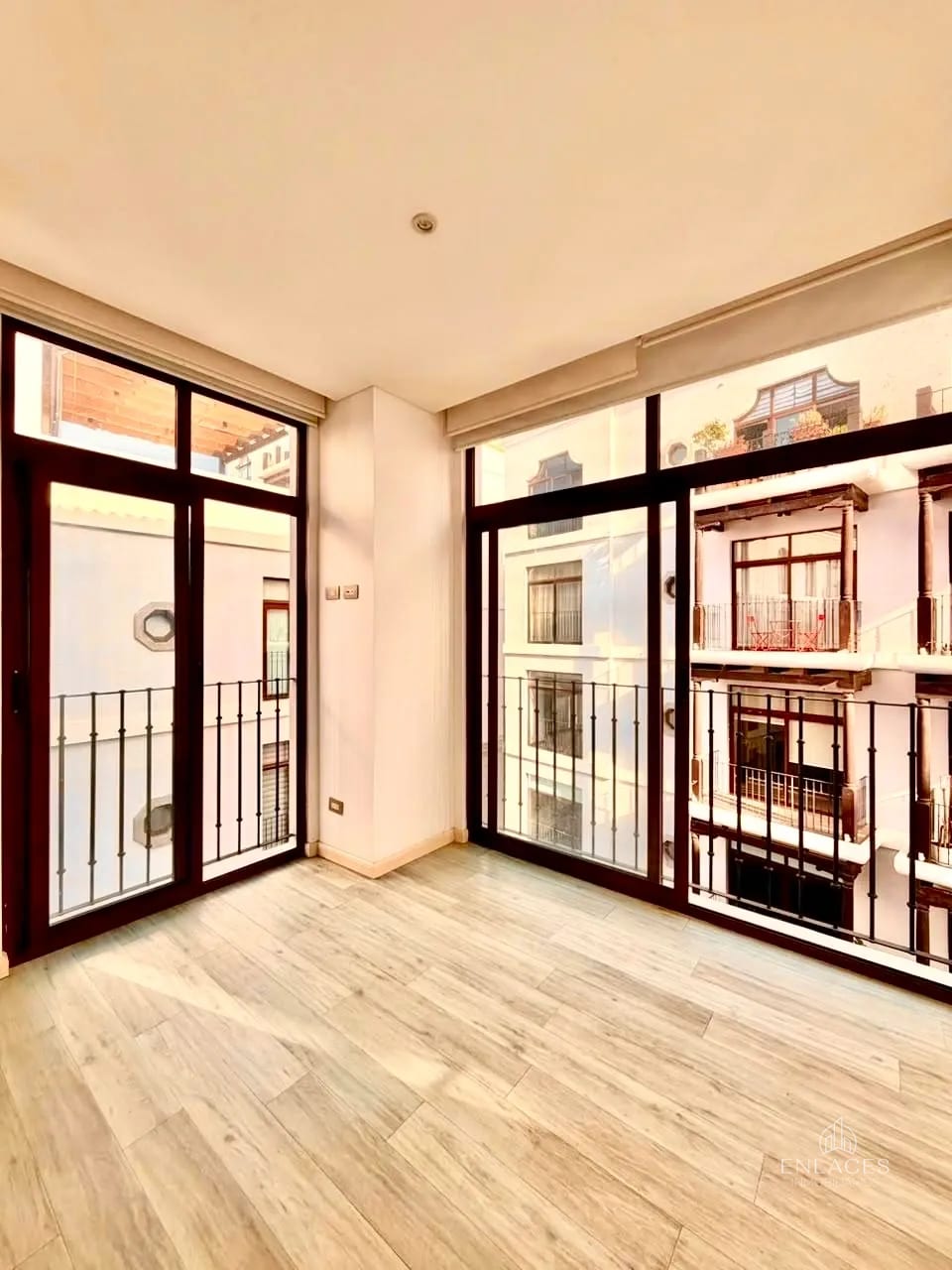Zona 16 • Apartamento en Renta • Edificio Lirios de Cayalá 1 — Apartamento en Alquiler en Lirios de Cayalá I, Zona 16, Guatemala, Ciudad — foto 4 de 10