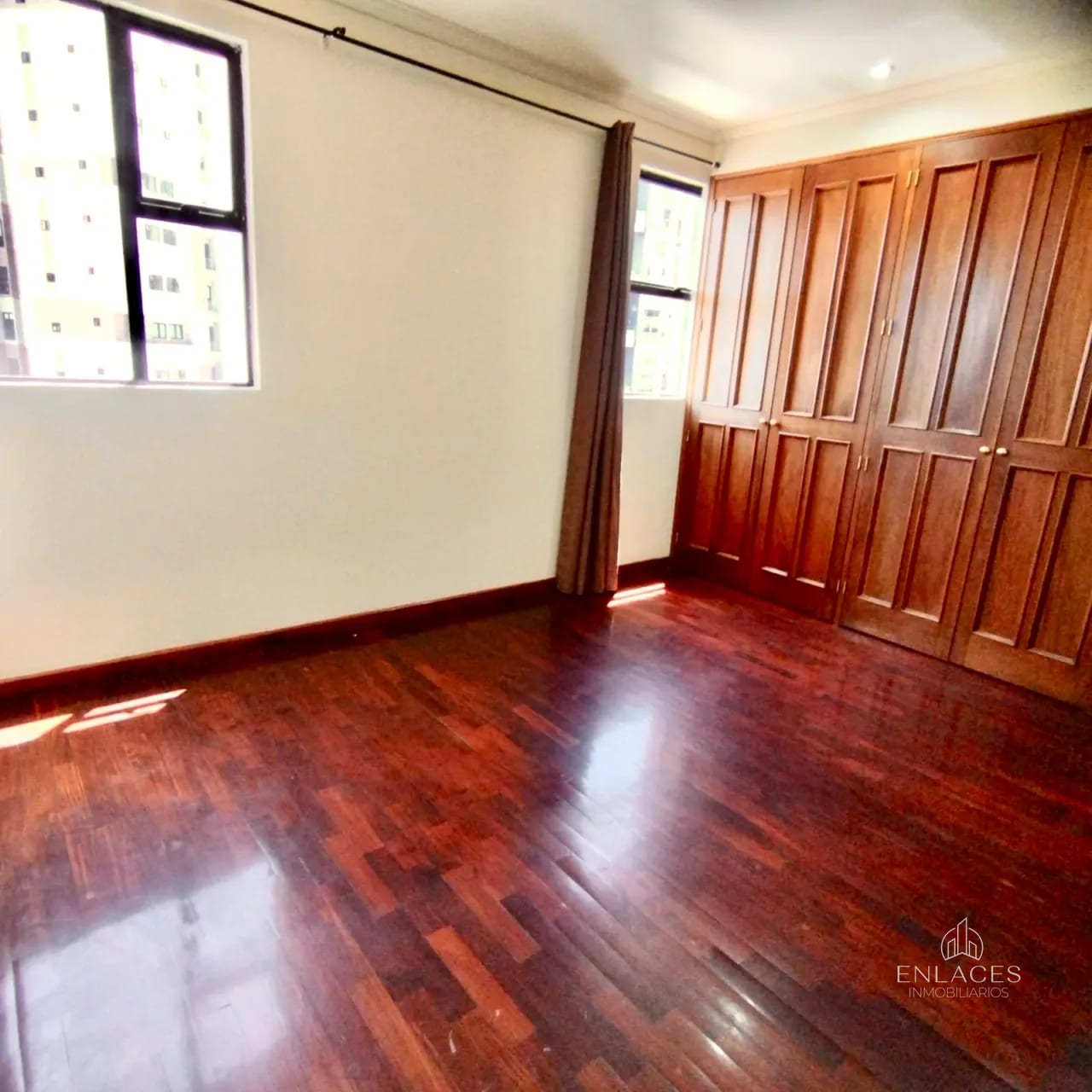 Zona 10 • Apartamento en Renta • Edificio Real de la Villa — Apartamento en Alquiler en Real de la Villa, Zona 10, Guatemala, Ciudad — foto 6 de 12
