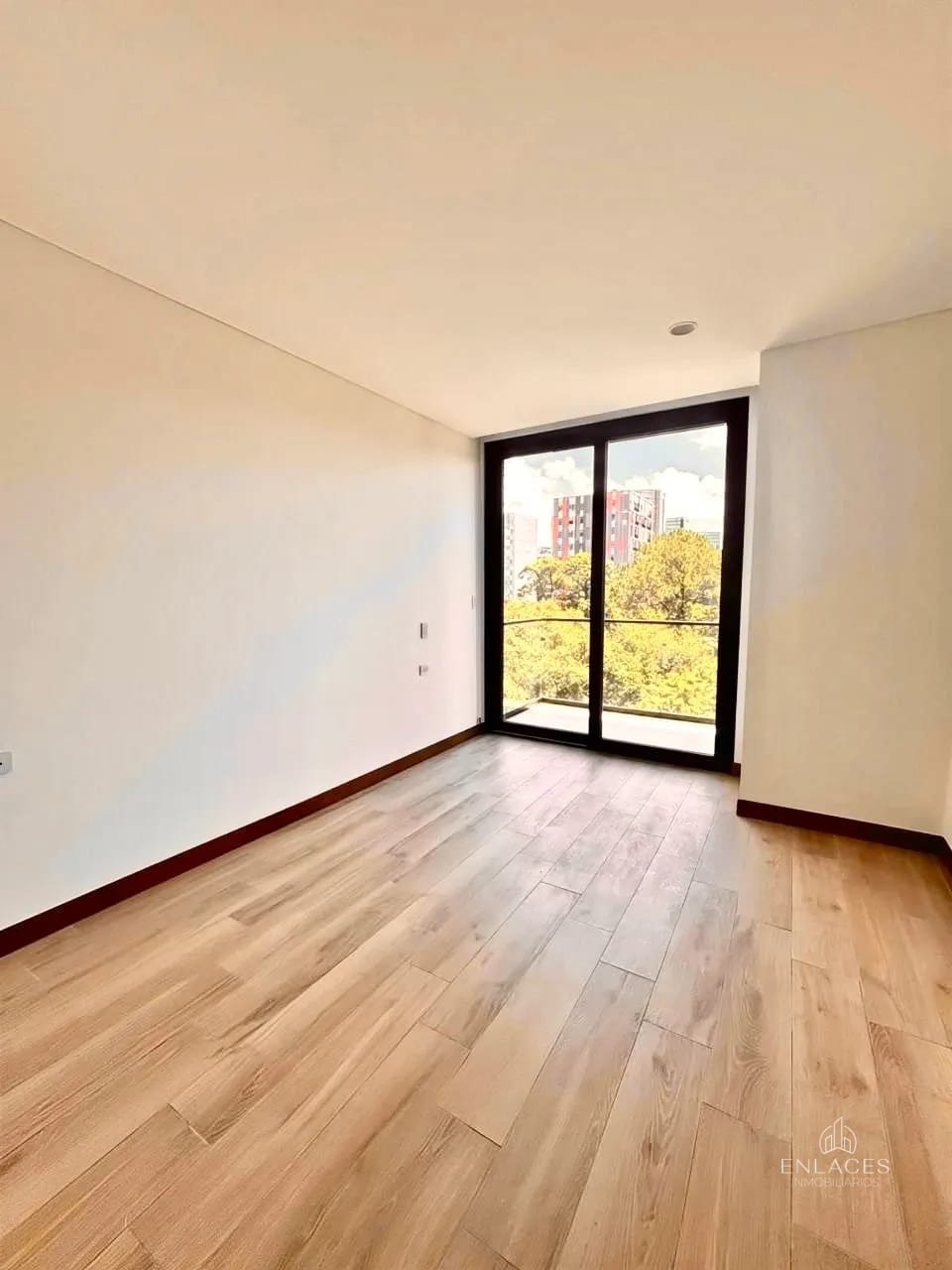 Zona 10 • Apartamento en Renta • Edificio Ferré Diez — Apartamento en Alquiler en Ferré Diez, Zona 10, Guatemala, Ciudad — foto 4 de 8