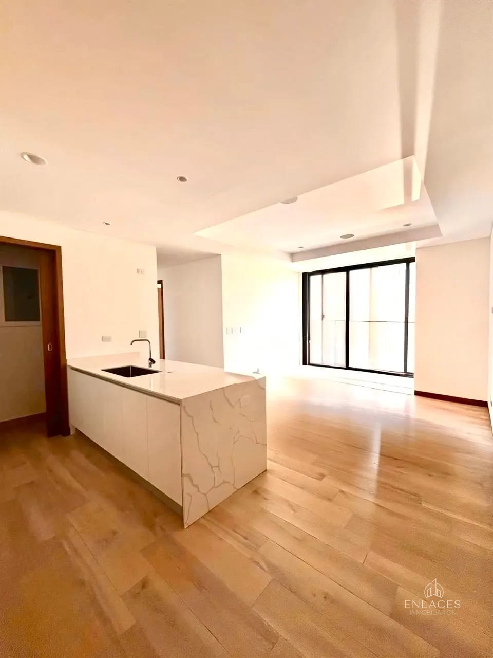 Zona 10 • Apartamento en Renta • Edificio Ferré Diez — Apartamento en Alquiler en Ferré Diez, Zona 10, Guatemala, Ciudad — foto 1 de 8