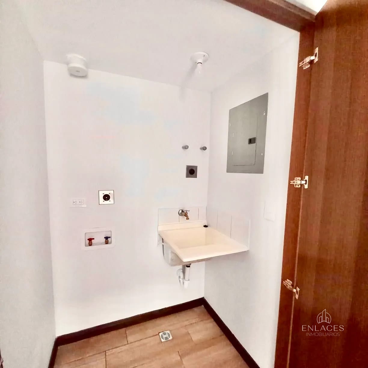 Km 18.5 CAES • Apartamento con Jardín en Renta/Venta • Edificio Bari — Apartamento en Alquiler en Bari, Carretera a El Salvador, Guatemala, Ciudad — foto 8 de 10
