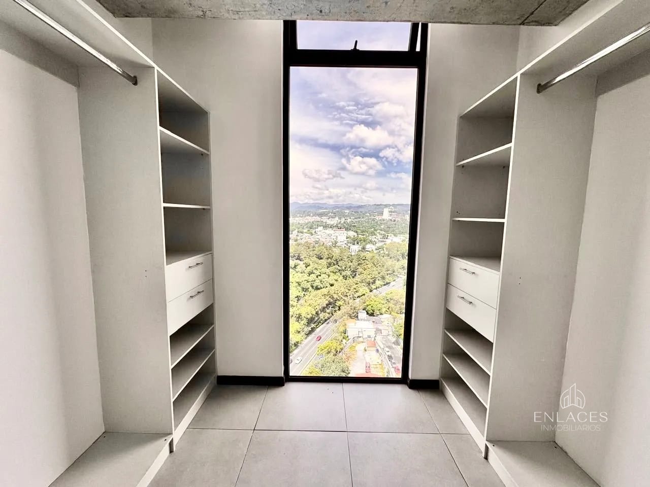 Zona 10 • Apartamento en Renta • Edificio Mira — Apartamento en Alquiler en Mira, Zona 10, Guatemala, Ciudad — foto 5 de 14