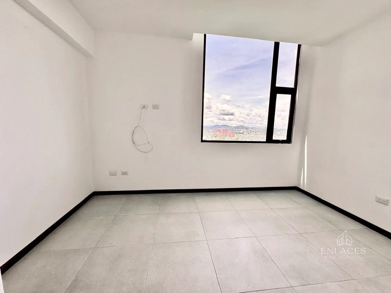 Zona 10 • Apartamento en Renta • Edificio Mira — Apartamento en Alquiler en Mira, Zona 10, Guatemala, Ciudad — foto 8 de 14