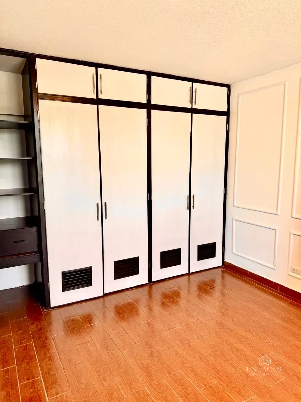 Zona 9 • Apartamento en Renta • Edificio Cortijo Reforma — Apartamento en Alquiler en Cortijo Reforma, Zona 9, Guatemala, Ciudad — foto 9 de 12