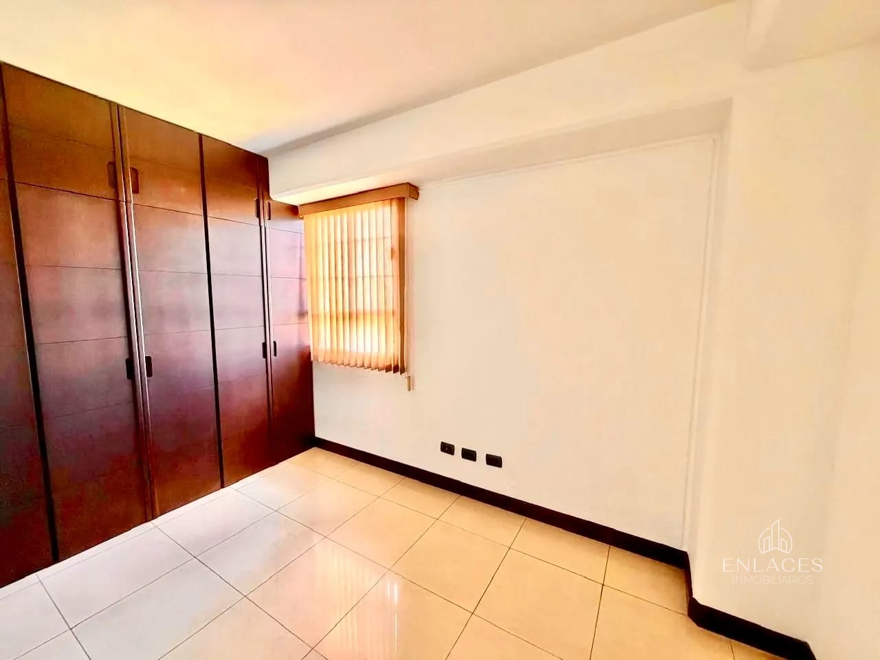 Zona 16 • Apartamento en Renta • Edificio Villas de San Isidro — Apartamento en Alquiler en Villas de San Isidro, Zona 16, Guatemala, Ciudad — foto 7 de 11