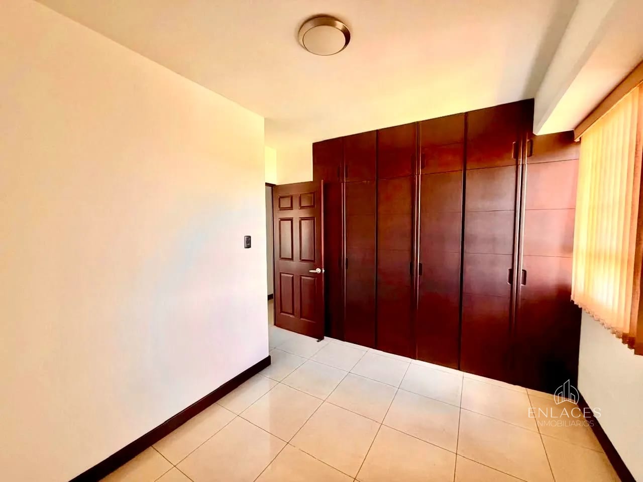 Zona 16 • Apartamento en Renta • Edificio Villas de San Isidro — Apartamento en Alquiler en Villas de San Isidro, Zona 16, Guatemala, Ciudad — foto 6 de 11
