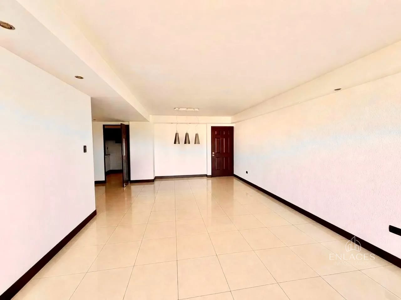 Zona 16 • Apartamento en Renta • Edificio Villas de San Isidro — Apartamento en Alquiler en Villas de San Isidro, Zona 16, Guatemala, Ciudad — foto 5 de 11