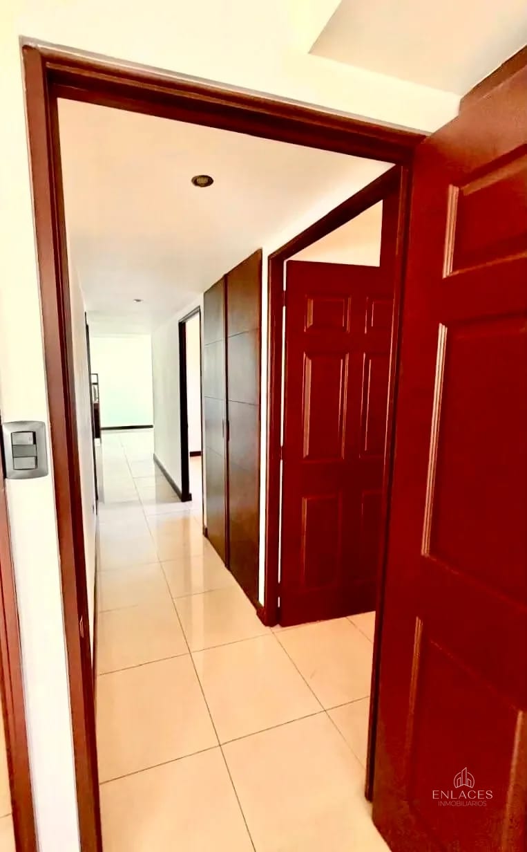 Zona 16 • Apartamento en Renta • Edificio Villas de San Isidro — Apartamento en Alquiler en Villas de San Isidro, Zona 16, Guatemala, Ciudad — foto 4 de 11