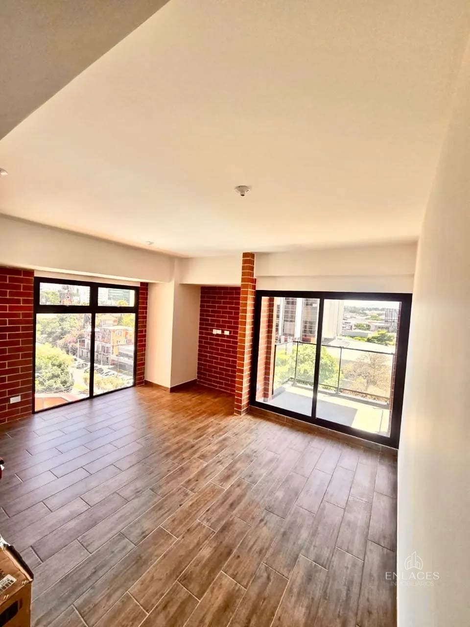 Zona 4 • Apartamento en Renta • Edificio Modra — Apartamento en Alquiler en Modra, Zona 4, Guatemala, Ciudad — foto 3 de 10