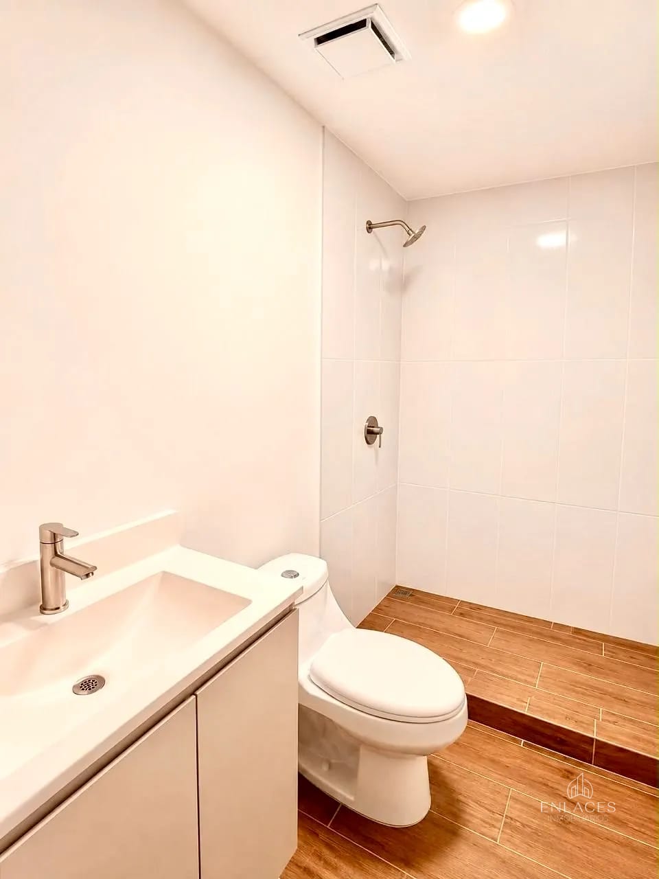 Zona 4 • Apartamento en Renta • Edificio Modra — Apartamento en Alquiler en Modra, Zona 4, Guatemala, Ciudad — foto 7 de 10