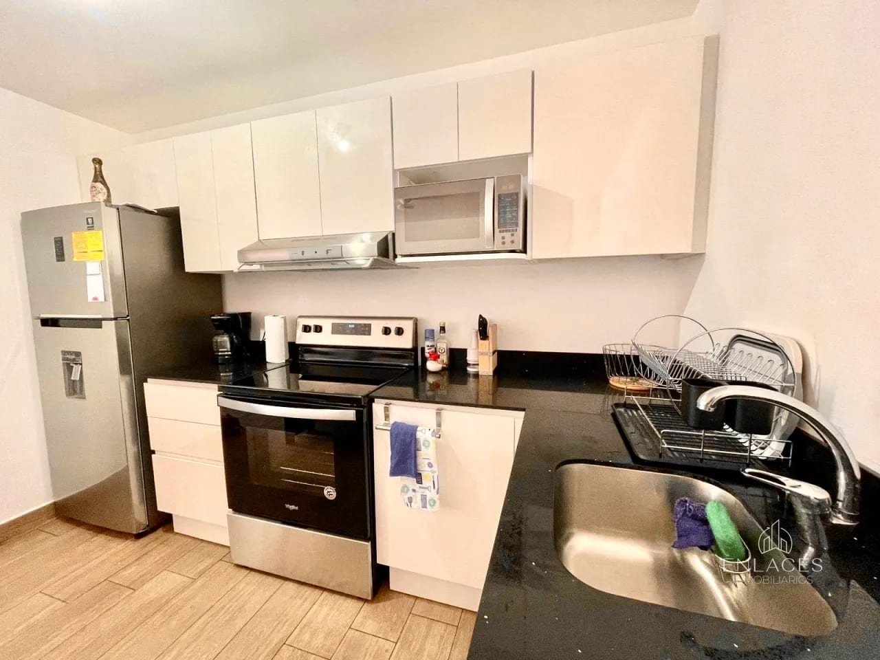 Zona 11 • Apartamento en Venta • Edificio Santa María de Las Charcas — Apartamento en Venta en Santa María de Las Charcas, Zona 11, Guatemala, Ciudad — foto 1 de 13