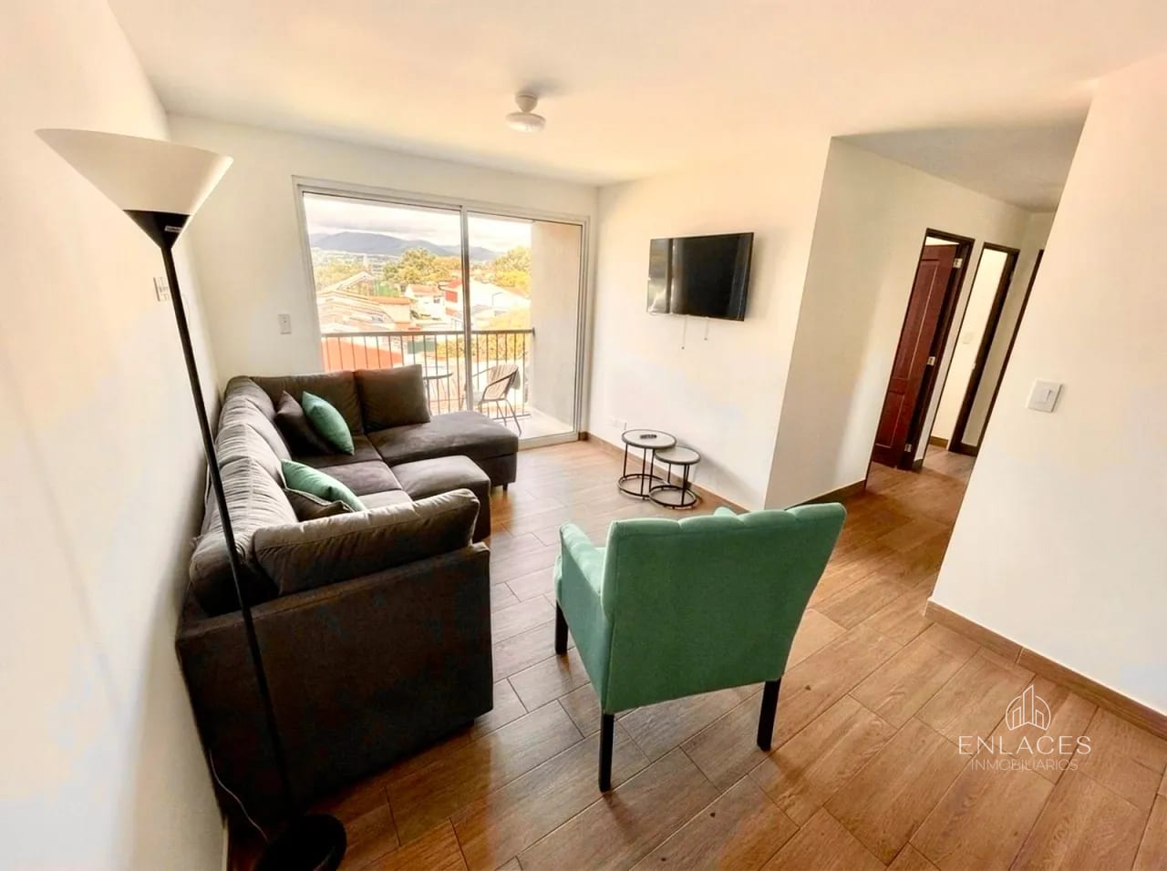 Zona 11 • Apartamento en Venta • Edificio Santa María de Las Charcas — Apartamento en Venta en Santa María de Las Charcas, Zona 11, Guatemala, Ciudad — foto 2 de 13
