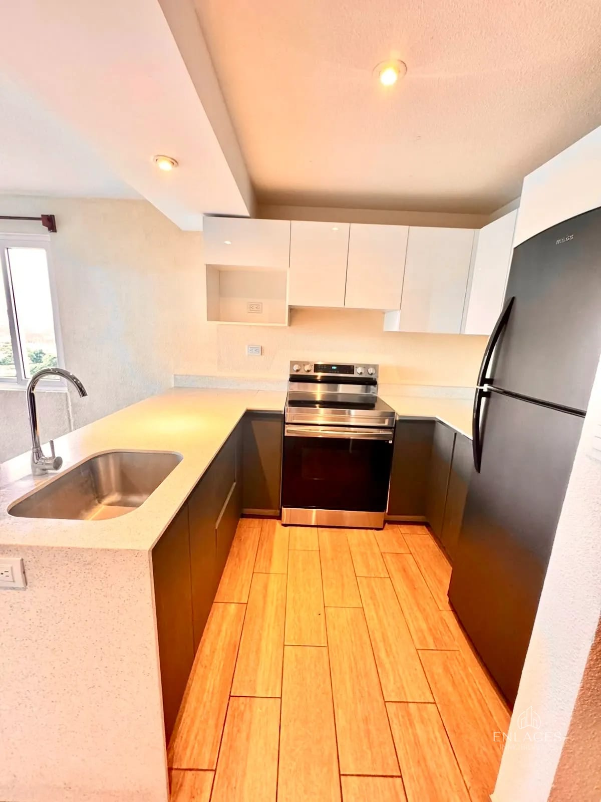 Zona 7 • Apartamento en Renta • Edificio Parque Mateo — Apartamento en Alquiler en Parque Mateo, Zona 7, Guatemala, Ciudad — foto 4 de 16