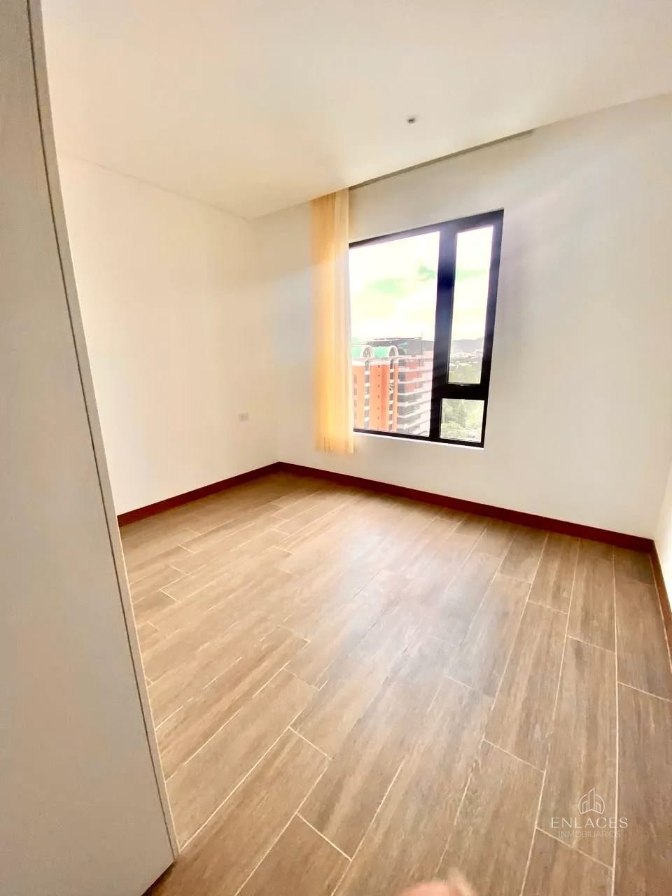 Zona 10 • Apartamento en Renta • Edificio Ferré Diez — Apartamento en Alquiler en Ferré Diez, Zona 10, Guatemala, Ciudad — foto 14 de 15