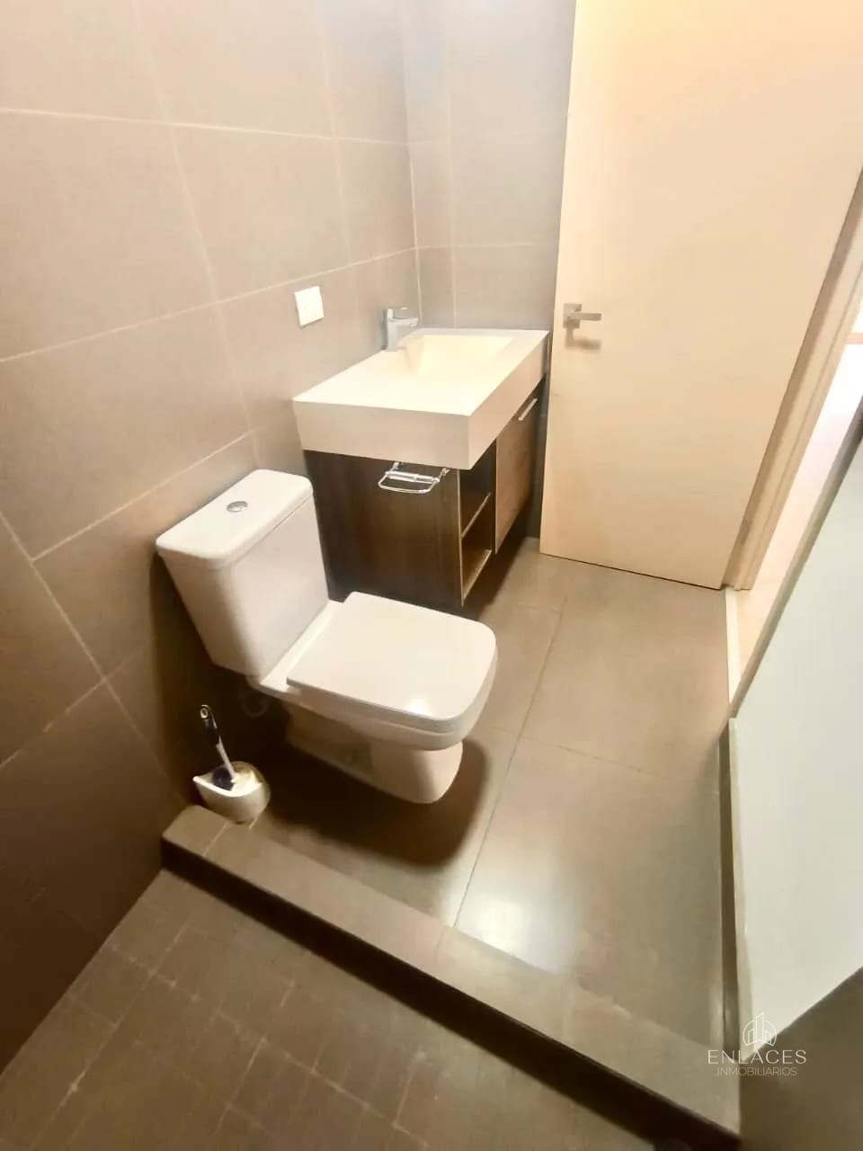 Zona 10 • Apartamento en Renta • Edificio Veinti4 — Apartamento en Alquiler en Veinti4, Zona 10, Guatemala, Ciudad — foto 8 de 17