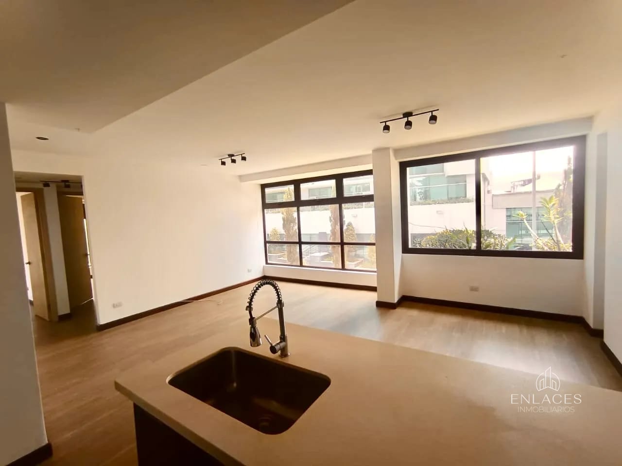 Zona 10 • Apartamento en Renta • Edificio Veinti4 — Apartamento en Alquiler en Veinti4, Zona 10, Guatemala, Ciudad — foto 10 de 17