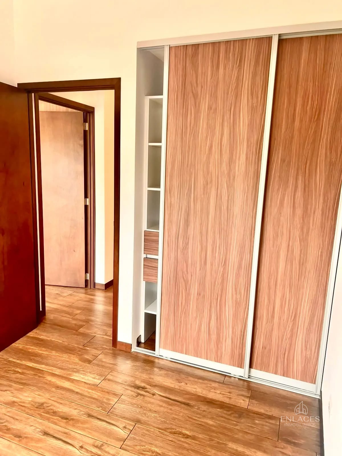 Zona 10 • Apartamento en Renta • Edificio Brunelo — Apartamento en Alquiler en Brunelo, Zona 10, Guatemala, Ciudad — foto 9 de 16