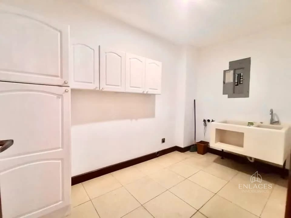 Zona 10 • Apartamento en Renta • Torre Oakland 1 — Apartamento en Alquiler en Zona 10, Guatemala, Ciudad — foto 13 de 17
