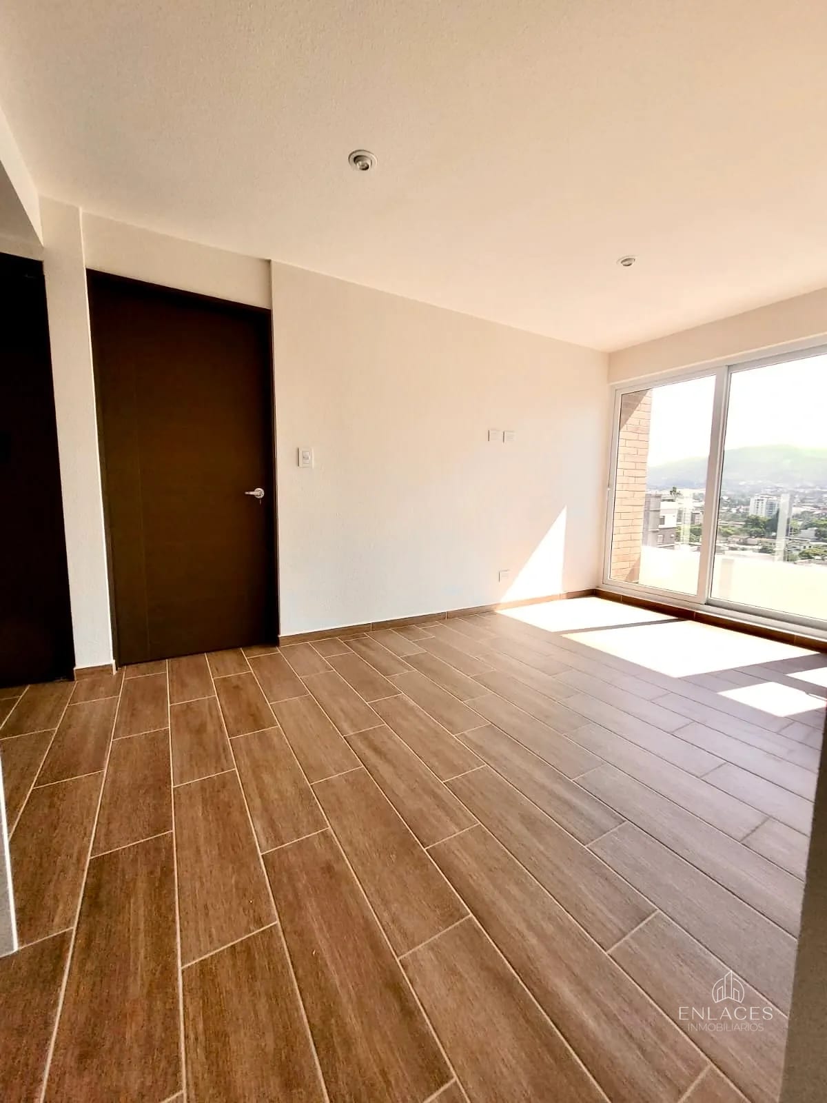 Zona 7 • Apartamento en Renta • Edificio Parque Mateo — Apartamento en Alquiler en Parque Mateo, Zona 7, Guatemala, Ciudad — foto 3 de 12