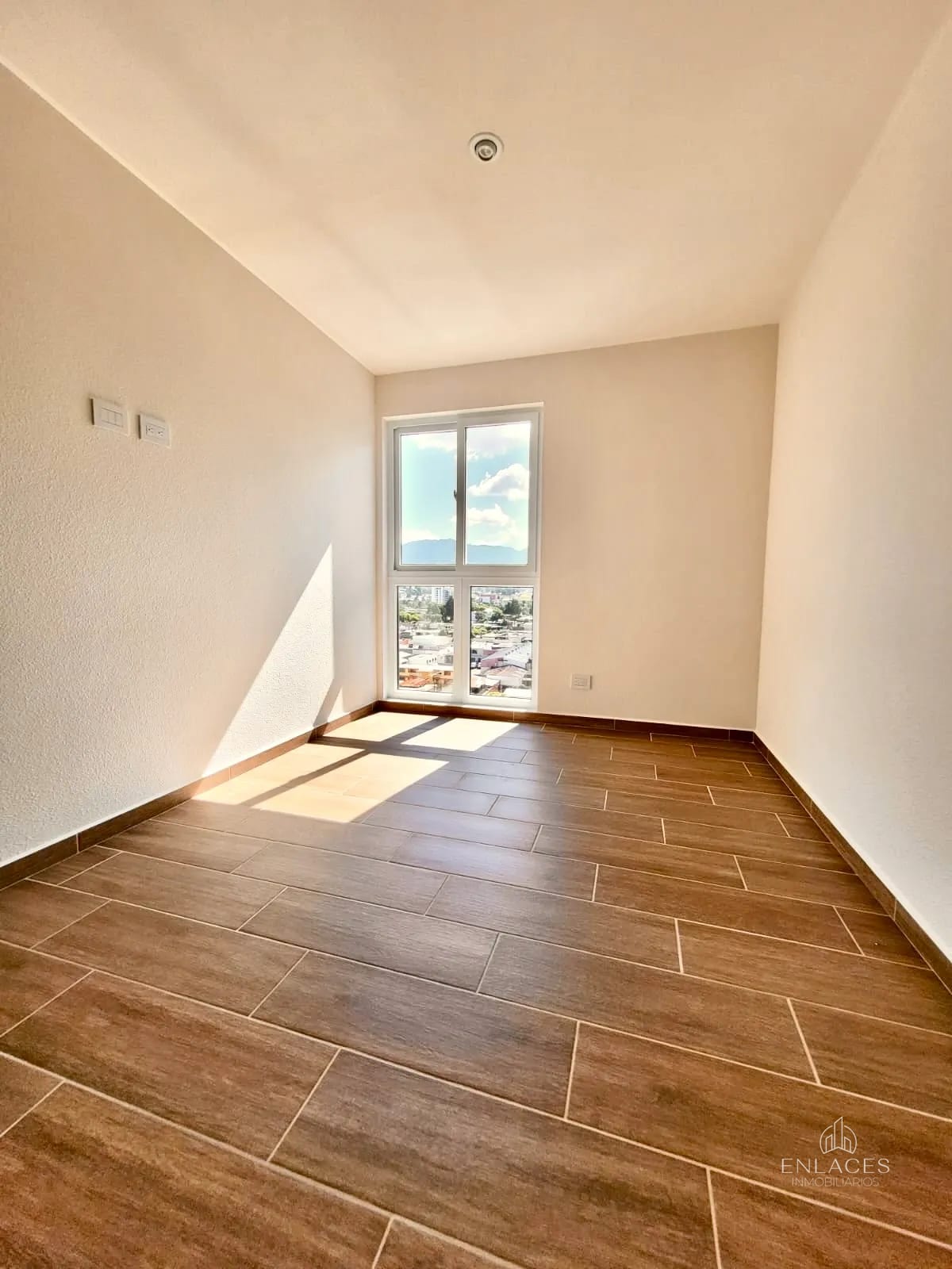Zona 7 • Apartamento en Renta • Edificio Parque Mateo — Apartamento en Alquiler en Parque Mateo, Zona 7, Guatemala, Ciudad — foto 9 de 12