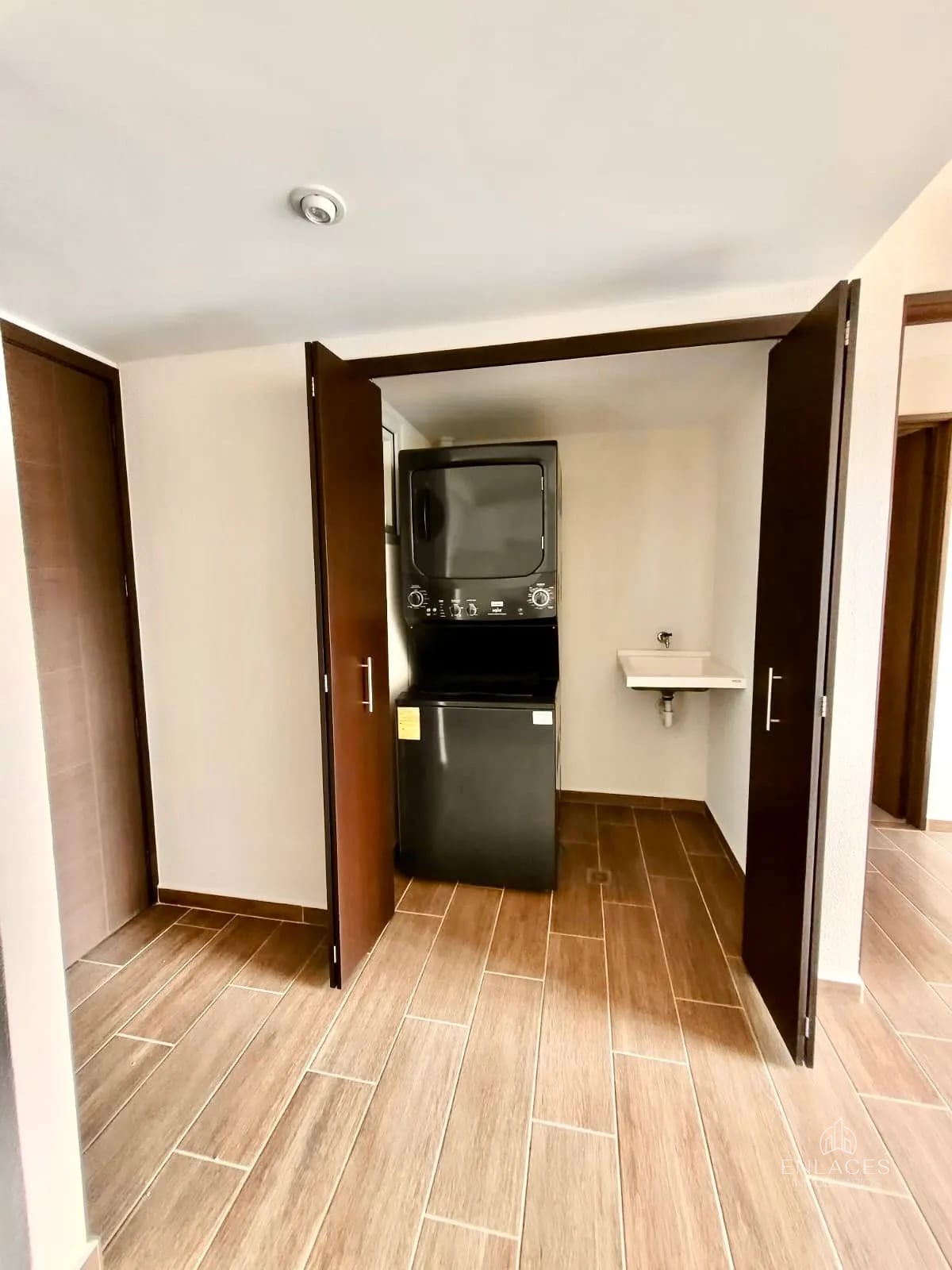Zona 7 • Apartamento en Renta • Edificio Parque Mateo — Apartamento en Alquiler en Parque Mateo, Zona 7, Guatemala, Ciudad — foto 6 de 12
