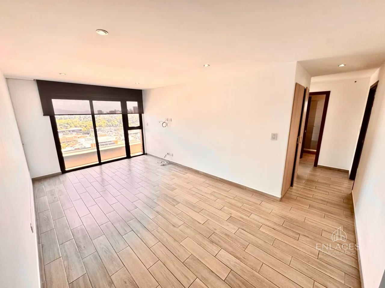 Zona 10 • Apartamento en Renta • Edificio Parque 10 — Apartamento en Alquiler en Parque 10, Zona 10, Guatemala, Ciudad — foto 4 de 14