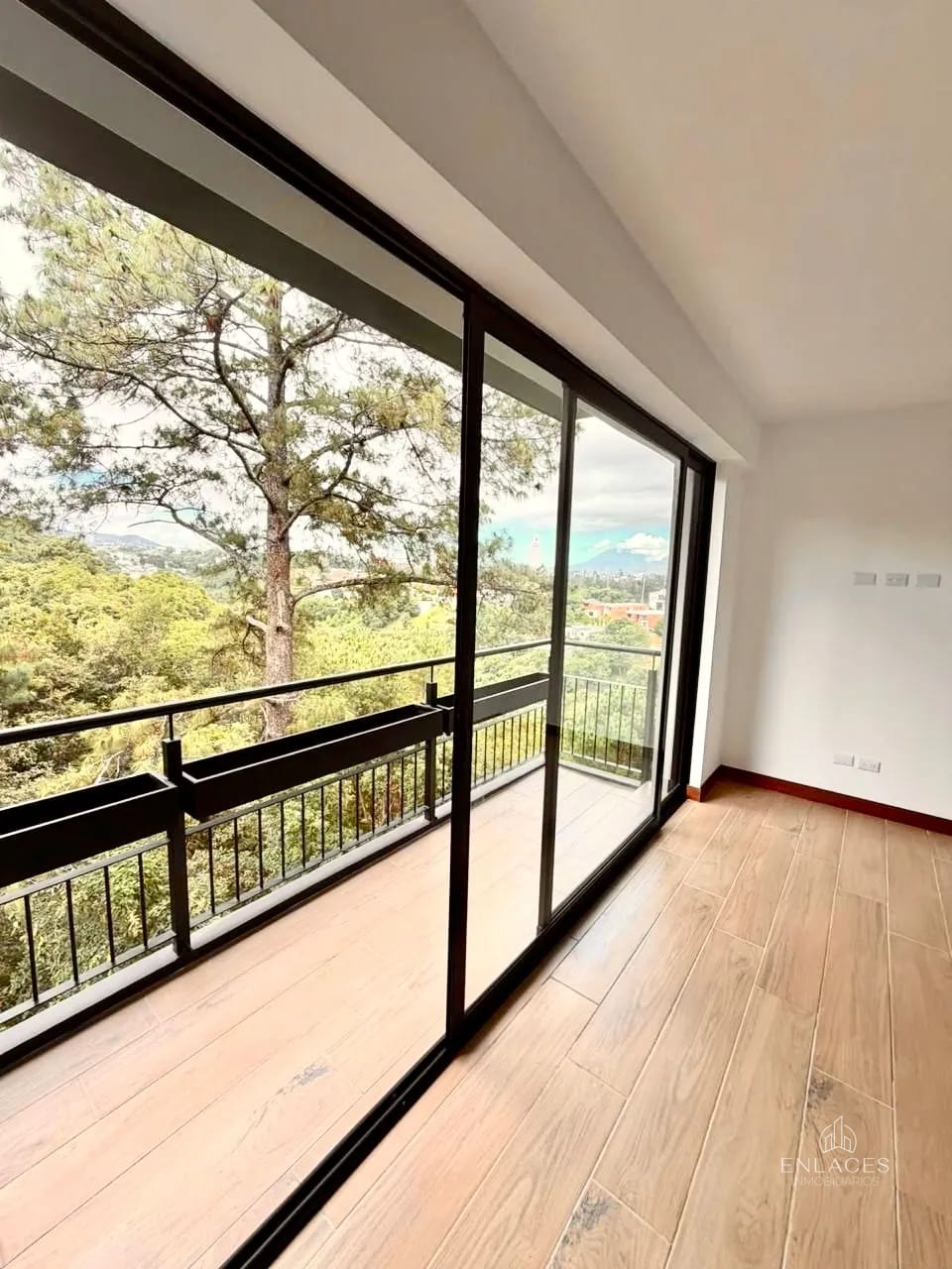 Zona 16 • Apartamento en Renta • Edificio Vilabosque Kanajuyú — Apartamento en Alquiler en Kanajuyú, Zona 16, Guatemala, Ciudad — foto 4 de 8