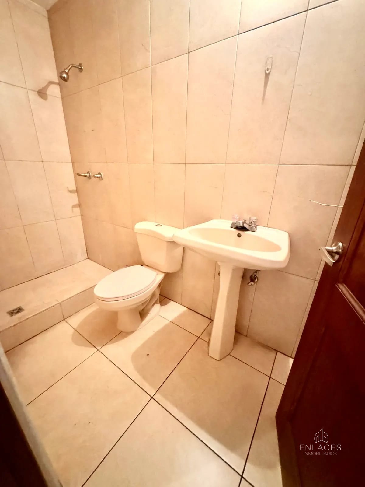 Zona 11 • Apartamento en Renta • Edificio Santa María Las Charcas — Apartamento en Alquiler en Santa María de Las Charcas, Zona 11, Guatemala, Ciudad — foto 11 de 12
