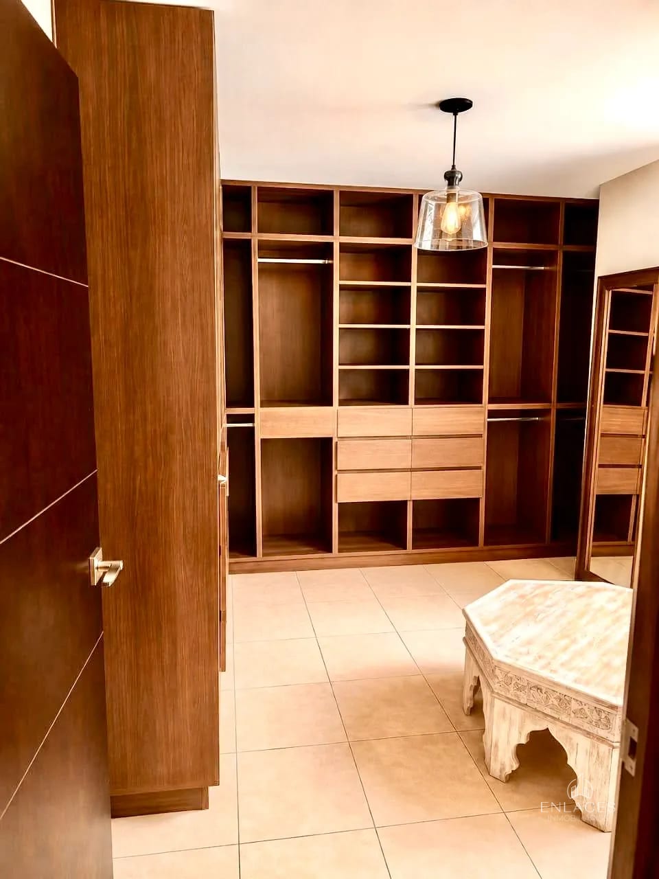Zona 11 • Apartamento Amueblado en Venta • Edificio Mirage — Apartamento en Venta en Mirage las charcas, Zona 11, Guatemala, Ciudad — foto 9 de 11