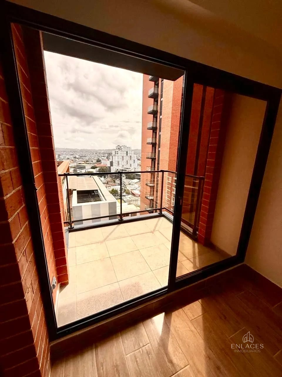 Zona 4 • Apartamento en Venta • Edificio Modra II — Apartamento en Venta en Modra II, Zona 4, Guatemala, Ciudad — foto 3 de 13